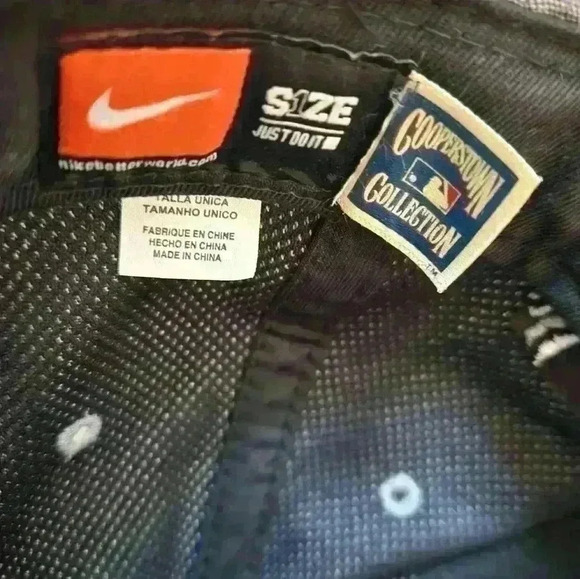 Nike New York Yankee snap back baseball hat cap. Gently used - Picture 8 of 9